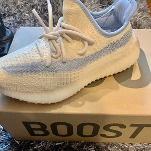 Yeezy linens size 6.5